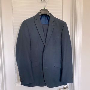 REACTION Kenneth Cole Suit